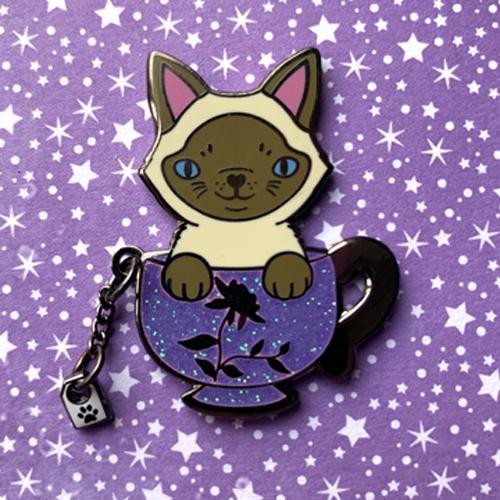 Oolong Tea Cat Pin Pin Ash Evans 